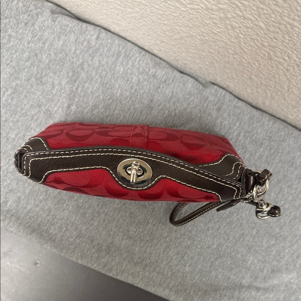 Coach Red Jacquard Legacy Turn-lock Wristlet- Signature Collection- NWOT - Picture 5 of 14